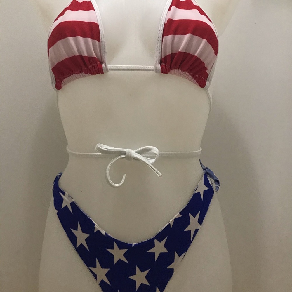 Bikini - Picture 1 of 6